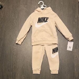 NWT Nike Hoodie and Joggers Set 2T